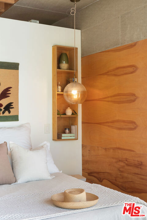 2311 Glencoe Avenue, Venice CA: https://media.crmls.org/mediaz/9113afe6-324d-458f-af5f-7db631d63060.jpg