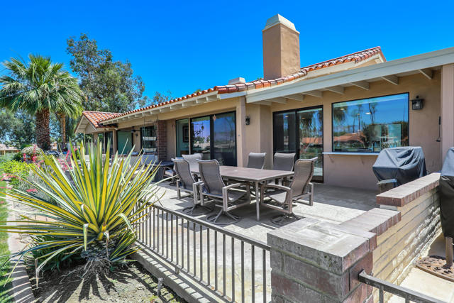 352 Villena Way, Palm Desert CA: https://media.crmls.org/mediaz/91147673-4e8c-438a-ab23-77272daba25d.jpg