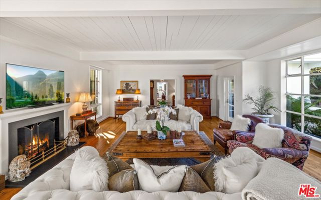 880 Knollwood Drive, Santa Barbara CA: https://media.crmls.org/mediaz/91152cb2-33d0-41f9-9c63-7885432a057c.jpg