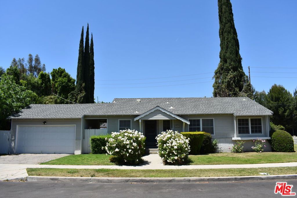 19229 Aetna Street