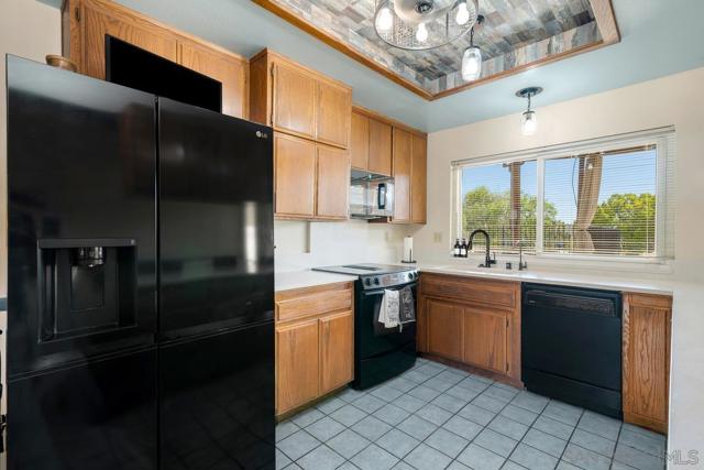 25980 Forest Dr, Escondido CA: https://media.crmls.org/mediaz/911555af-6aac-4d17-a868-1705d493ff39.jpg