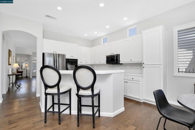 1820 Mariposa Way, Brentwood CA: https://media.crmls.org/mediaz/91156cda-cfad-4ed1-94d0-d85a2fa8296c.jpg