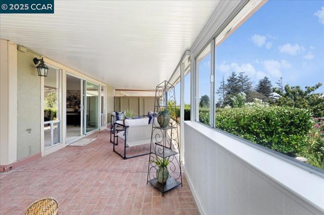 1256 Skycrest Dr, Walnut Creek CA: https://media.crmls.org/mediaz/9115bb1d-ece2-4011-9a65-a3698965d35a.jpg