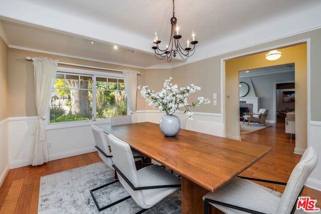 4538 Lemp Avenue, Studio City CA: https://media.crmls.org/mediaz/9116e084-775c-4ddf-9edf-63e3585ef20f.jpg