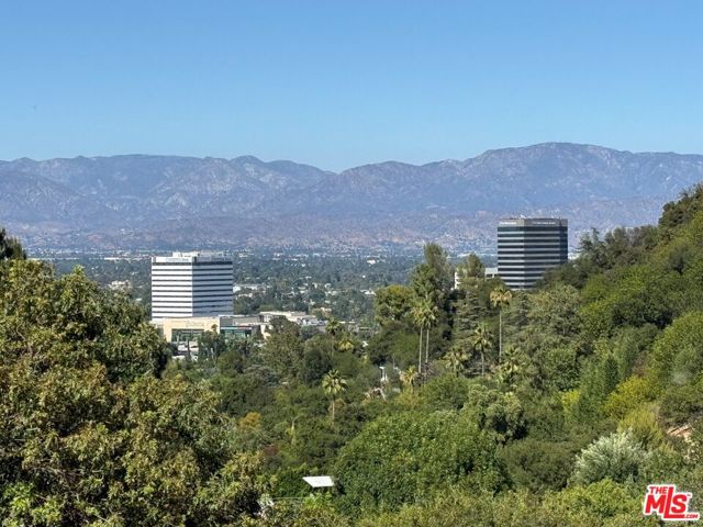 15901 High Knoll Road, Encino CA: https://media.crmls.org/mediaz/9116fda4-72b2-43e4-abd0-c5cc69891943.jpg