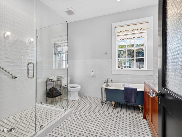 Detail Gallery Image 22 of 56 For 44900 Little Lake Rd, Mendocino,  CA 95460 - 5 Beds | 2/1 Baths