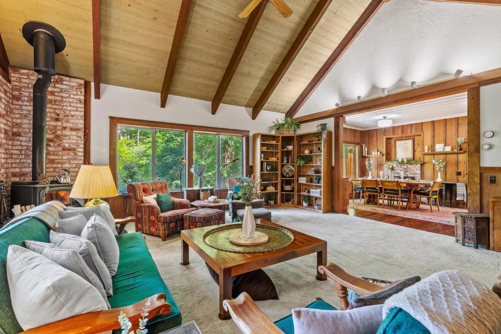 11489 Clear Creek Road