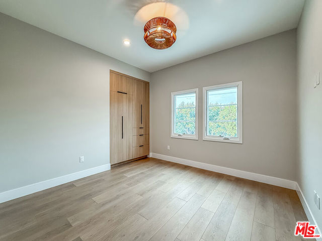 150 N Arnaz Drive, Beverly Hills CA: https://media.crmls.org/mediaz/9117ea78-65af-4f95-bec9-26639aa63ea4.jpg