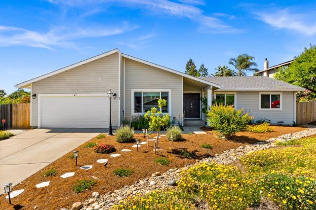 1 Malibu Court, Clayton CA: https://media.crmls.org/mediaz/91182a55-3e55-4d3f-9c57-2371af086aff.jpg