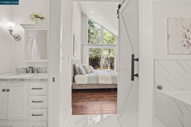 24 Ray Ct, Alamo CA: https://media.crmls.org/mediaz/91186080-af31-4e0b-bec0-1b7b57c66dc2.jpg