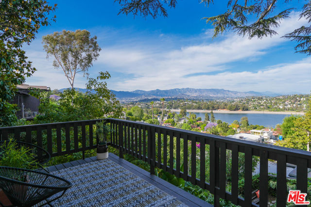 2020 Redcliff Street, Los Angeles CA: https://media.crmls.org/mediaz/91187da5-fb98-4fc2-a654-4440458f43f8.jpg