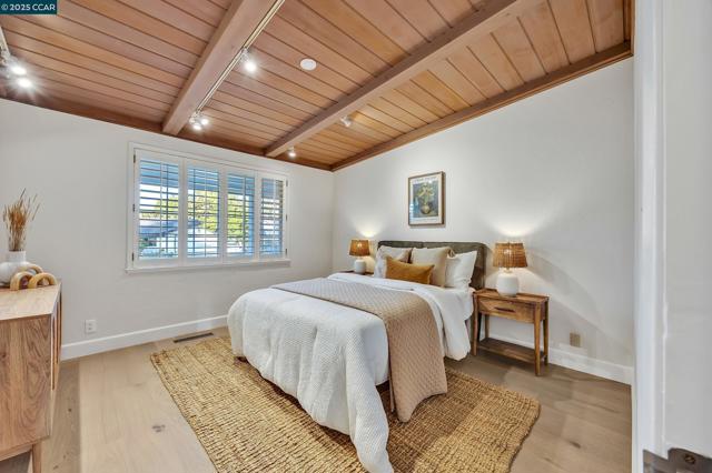 967 Ocho Rios Dr, Danville CA: https://media.crmls.org/mediaz/9118dd24-5a6d-4ecd-8bac-bd3cb3a19090.jpg