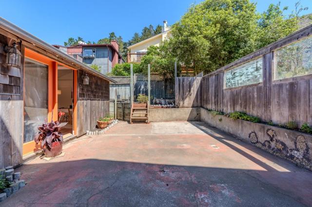 647 Canyon Drive, Pacifica CA: https://media.crmls.org/mediaz/91190bc6-baa0-4f20-b823-300354714a99.jpg