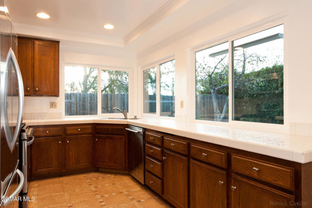 2743 Rustic Glen Drive, Thousand Oaks CA: https://media.crmls.org/mediaz/91193b56-decf-4e06-8cce-aaf46ff0ac13.jpg