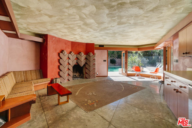 7017 Senalda Road, Los Angeles CA: https://media.crmls.org/mediaz/91196f02-775f-4c50-a581-ec5a4fd227ee.jpg