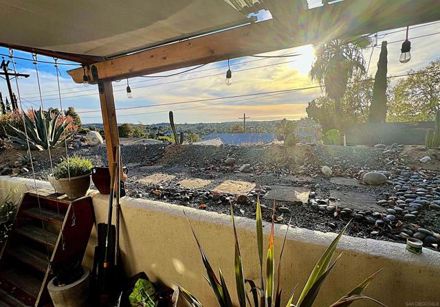 5440 Baltimore Dr, La Mesa CA: https://media.crmls.org/mediaz/91197ca8-ec19-4060-9edf-70becd421207.jpg