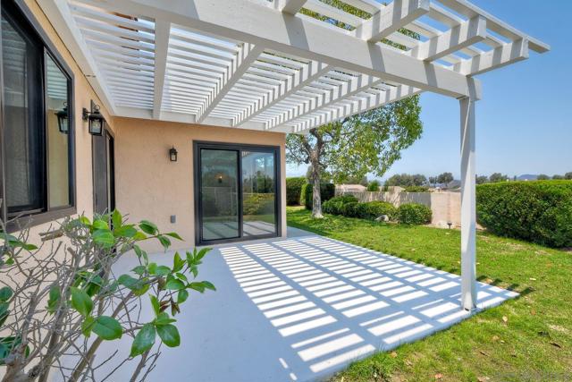 13356 Corte De Comares, San Diego CA: https://media.crmls.org/mediaz/9119d30a-8922-4a53-9593-7b791532f6a4.jpg
