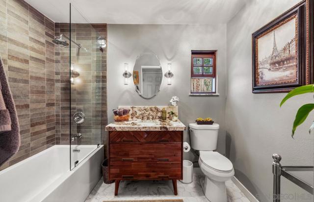 2708 Grove Ave, Carlsbad CA: https://media.crmls.org/mediaz/911a9225-b02b-461c-94f0-00a81693f422.jpg