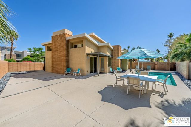 941 Oceo Circle, Palm Springs CA: https://media.crmls.org/mediaz/911ac65b-b6e6-439b-bd36-645f640f1eef.jpg