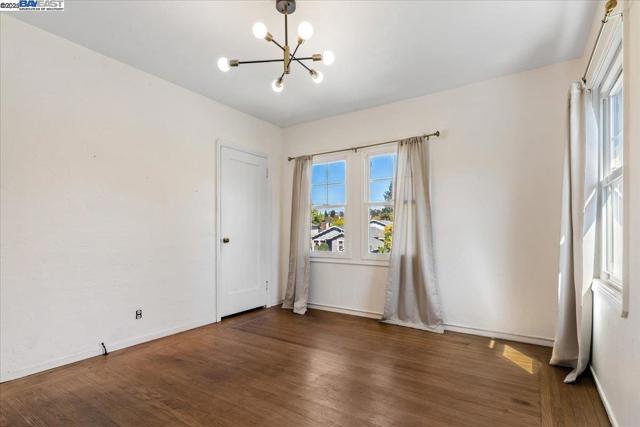 137 Viewmont Ave, Vallejo CA: https://media.crmls.org/mediaz/911b4678-c2c7-4320-bf7c-bae7427be1e1.jpg