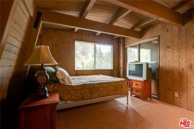 40249 ESTERLY Lane, Big Bear CA: https://media.crmls.org/mediaz/911ba5b7-f676-4e23-8e55-8edc6893da61.jpg