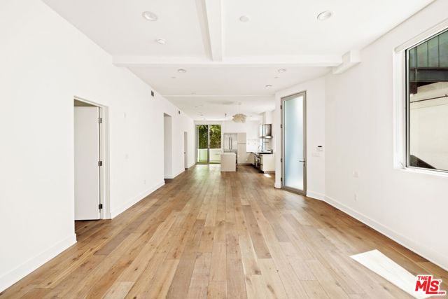 616 N Croft Avenue, West Hollywood CA: https://media.crmls.org/mediaz/911c0a83-b0dd-4b7a-b5b6-6e679dc3d51f.jpg
