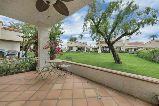 77463 Calle Mazatan, La Quinta CA: https://media.crmls.org/mediaz/911c2035-d1ca-43d2-a617-8da14c02d3b9.jpg