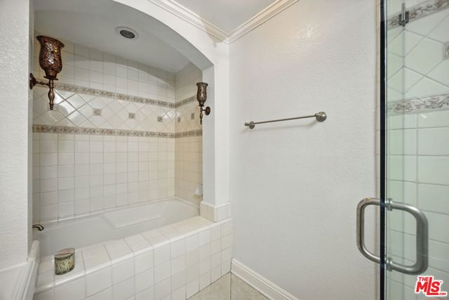 10229 Variel Avenue, Chatsworth CA: https://media.crmls.org/mediaz/911cc7ce-7f3f-4469-a9e5-78c37885f3ee.jpg