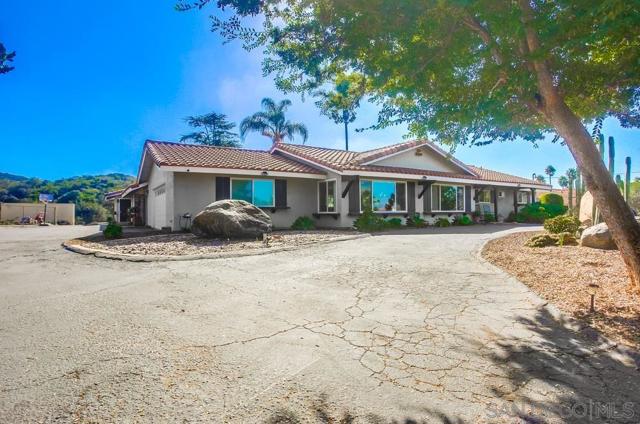 2035 Camino Cantera, Vista CA: https://media.crmls.org/mediaz/911ccfb5-0cc2-4a74-860e-f08bf037d663.jpg