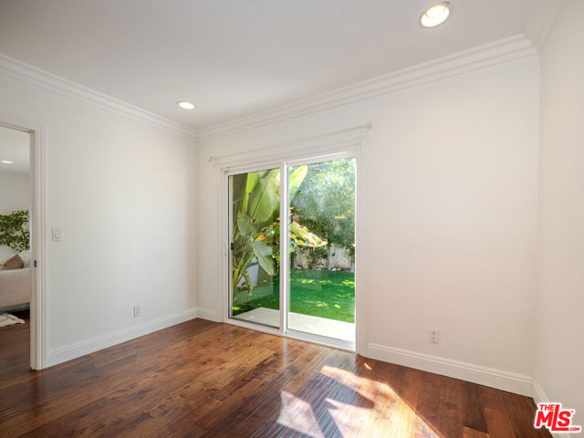 5417 Allott Avenue, Sherman Oaks CA: https://media.crmls.org/mediaz/911cf184-0273-4855-a511-7857b5cd0faa.jpg