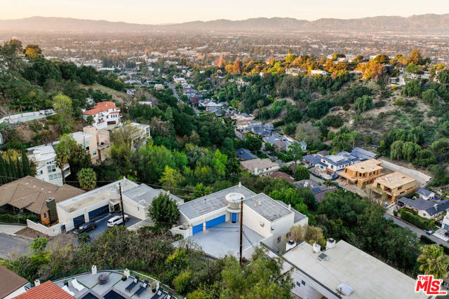 3670 Avenida Del Sol, Studio City CA: https://media.crmls.org/mediaz/911d0ce9-2d2e-4e7b-85c5-f1711b3b212d.jpg