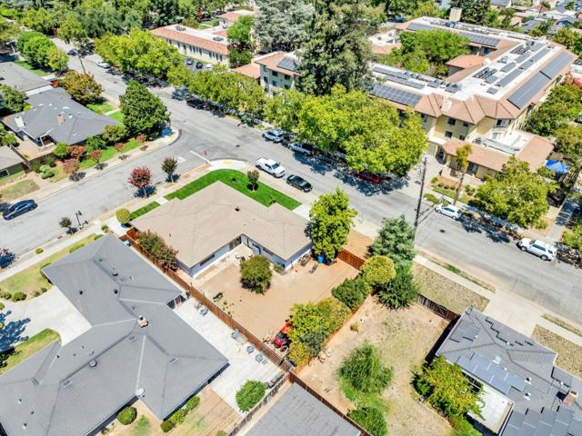 700 Eschenburg Drive, Gilroy CA: https://media.crmls.org/mediaz/911d122d-cec1-4b37-a954-26735ed0561a.jpg