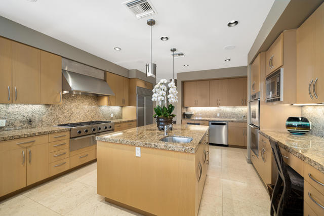 45 Mirada Circle, Rancho Mirage CA: https://media.crmls.org/mediaz/911dbe5f-a81f-4567-98c6-493c3fd003b9.jpg
