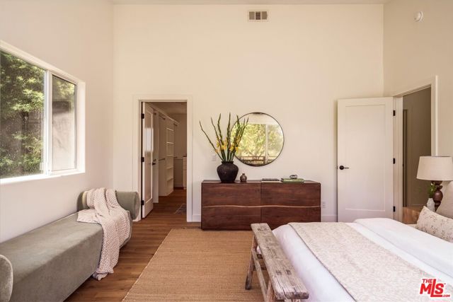630 Brooks Avenue, Venice CA: https://media.crmls.org/mediaz/911dc876-bc2d-4f82-a64c-619032198734.jpg