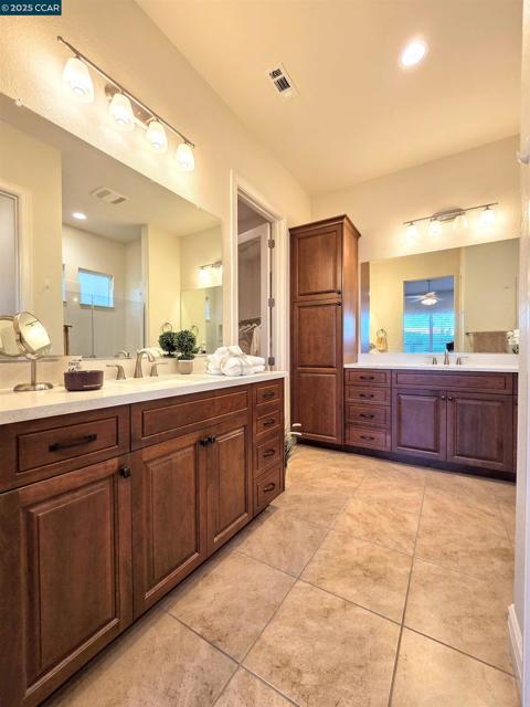 1735 Veneto Ln, Brentwood CA: https://media.crmls.org/mediaz/911dce6a-02d1-4fb1-a34d-d2cc19536e0d.jpg