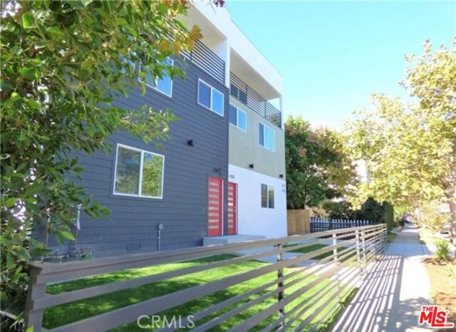 1113 Carmona Avenue, Los Angeles CA: https://media.crmls.org/mediaz/911e1fb5-4726-45eb-aea4-cd769796714a.jpg