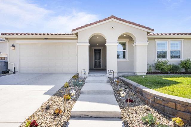 2721 Grayson Street, Hollister CA: https://media.crmls.org/mediaz/911e8c83-6ac2-4878-978c-74a304bc547b.jpg