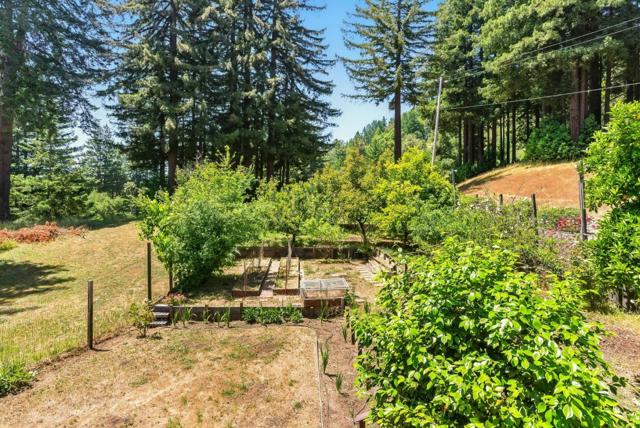 132 Pax Place Court, Aptos CA: https://media.crmls.org/mediaz/911eb0f0-54c0-4ee7-8112-a1e6b4a12ec7.jpg