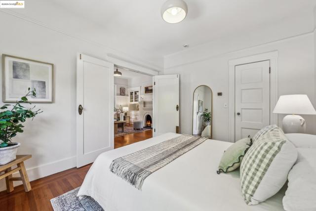 2705 Mathews St, Berkeley CA: https://media.crmls.org/mediaz/911eb71d-3cac-46af-9b7e-6d7db0fc703a.jpg