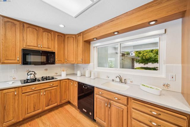2082 Boxwood Way, Fremont CA: https://media.crmls.org/mediaz/911ee152-956c-4ecd-b45a-19993f76429f.jpg
