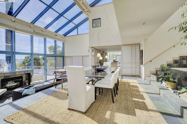 319 Tappan Ter, Orinda CA: https://media.crmls.org/mediaz/911ef9c1-7545-4203-a948-5a5482865884.jpg