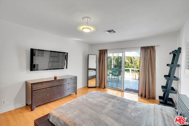 660 S Gretna Green Way, Los Angeles CA: https://media.crmls.org/mediaz/91202238-4c4d-4b85-b102-d5953af3cafa.jpg