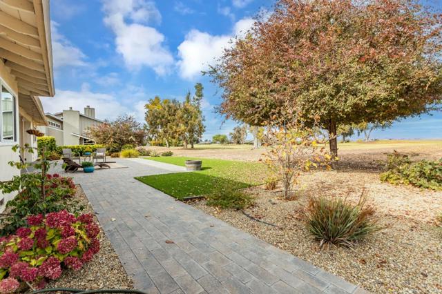 690 Ridgemark Drive, Hollister CA: https://media.crmls.org/mediaz/91208be6-af98-48bb-bae1-6ecc7d6c8317.jpg