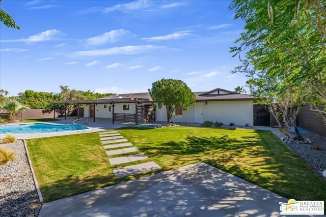 372 E Molino Road, Palm Springs CA: https://media.crmls.org/mediaz/9120b0dd-ba8e-4889-ab30-f13d653fba44.jpg