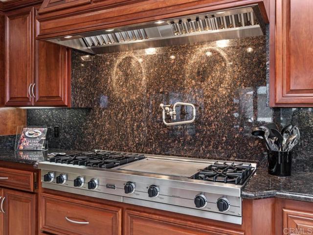 6095 Lake Vista Drive, Bonsall CA: https://media.crmls.org/mediaz/9120babc-3984-46cf-9500-cc7650f8cff3.jpg