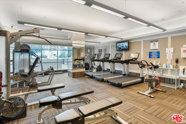 10490 Wilshire Boulevard, Los Angeles CA: https://media.crmls.org/mediaz/91211395-1865-47cb-accc-f9b3aab0bb57.jpg