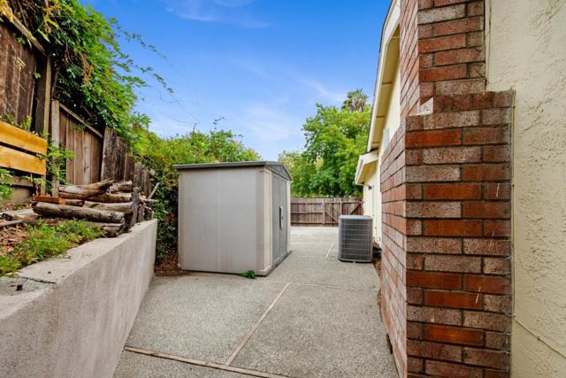 1091 Century Drive, Napa CA: https://media.crmls.org/mediaz/91217b91-4a69-447f-bab6-84bab9acdd68.jpg