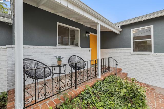 4859 Seaview Ave, Castro Valley CA: https://media.crmls.org/mediaz/9121963e-675b-4b49-b20b-87cac7e9e9d3.jpg