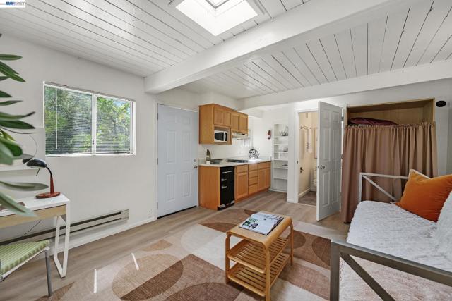 5354 Greenridge Rd, Castro Valley CA: https://media.crmls.org/mediaz/9121f3e5-db7f-4fd8-b0d0-5710c8efd5ec.jpg