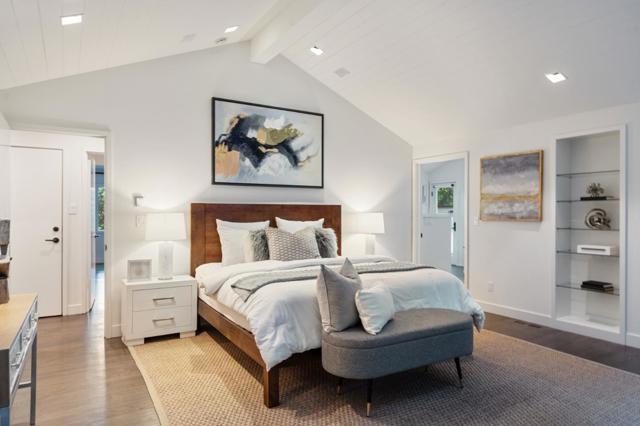 176 Los Trancos Circle, Portola Valley CA: https://media.crmls.org/mediaz/91227813-2c21-49da-9c1d-193900277244.jpg